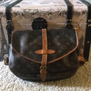 Authentic Louis Vuitton Saumur 30 Messenger Bag